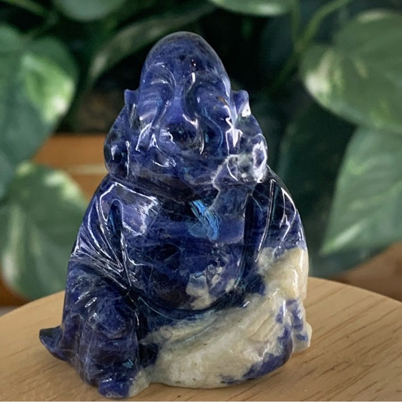 Vintage Deep Blue Sodalite Buddha Figurine MCM Crystal Man Stone Carving 2" 42g - Picture 11 of 16